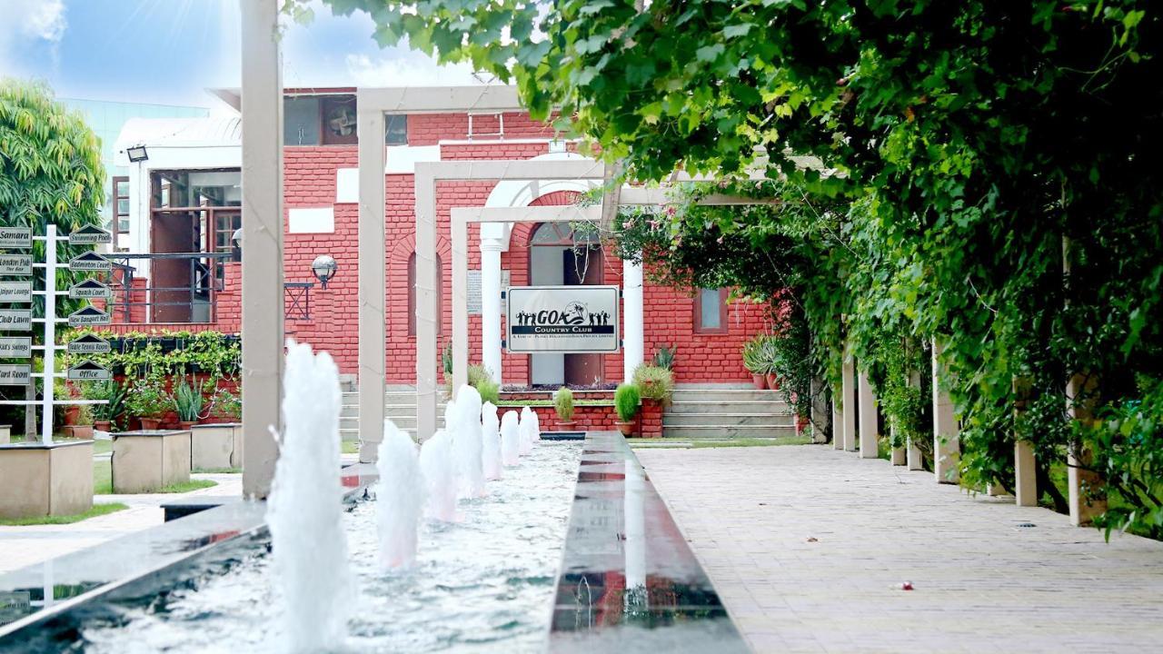 Goa Country Club Hotel Gurgaon Ngoại thất bức ảnh