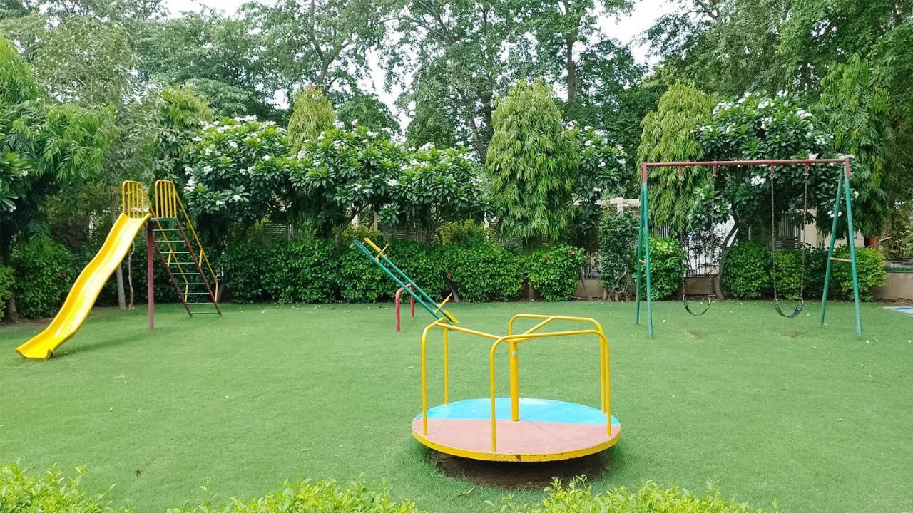 Goa Country Club Hotel Gurgaon Ngoại thất bức ảnh