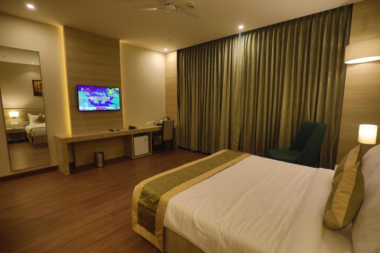 Goa Country Club Hotel Gurgaon Ngoại thất bức ảnh