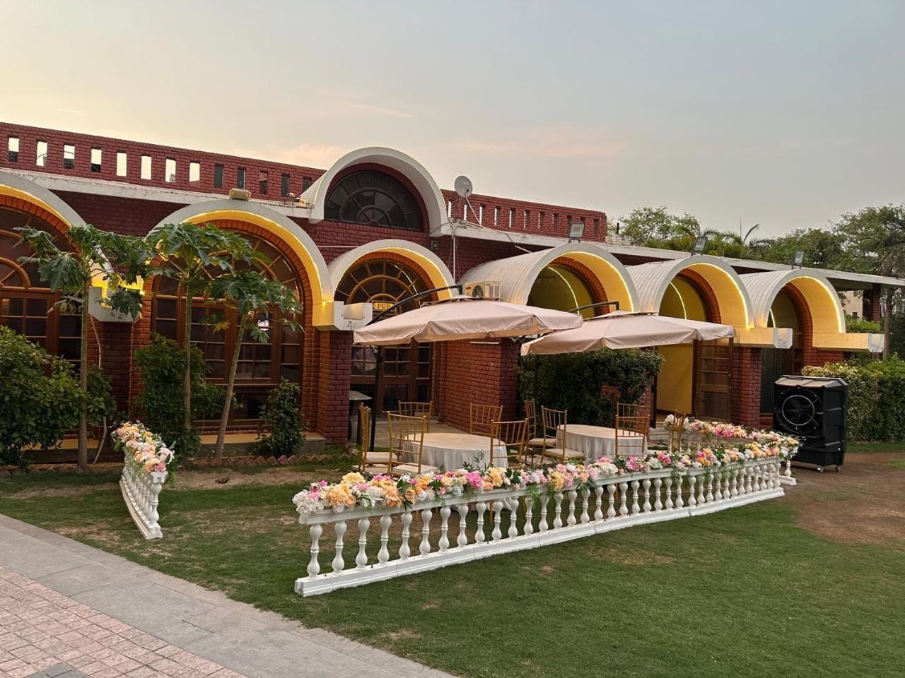 Goa Country Club Hotel Gurgaon Ngoại thất bức ảnh