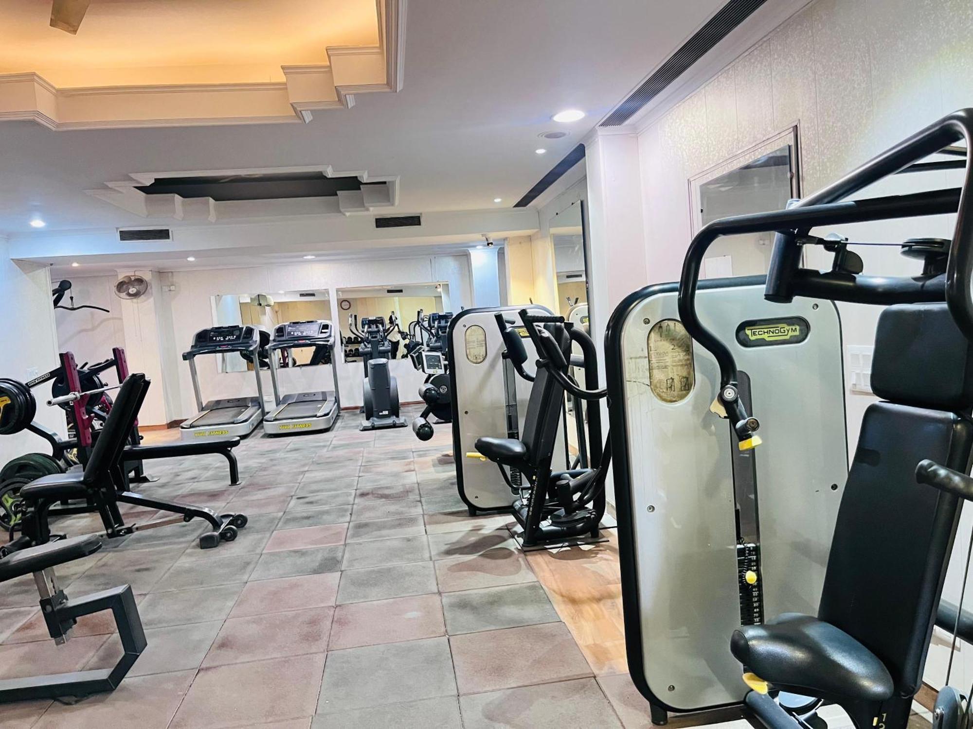 Goa Country Club Hotel Gurgaon Ngoại thất bức ảnh